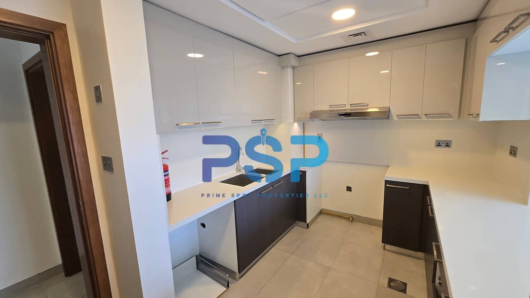 6 Kitchenn1. jpg
