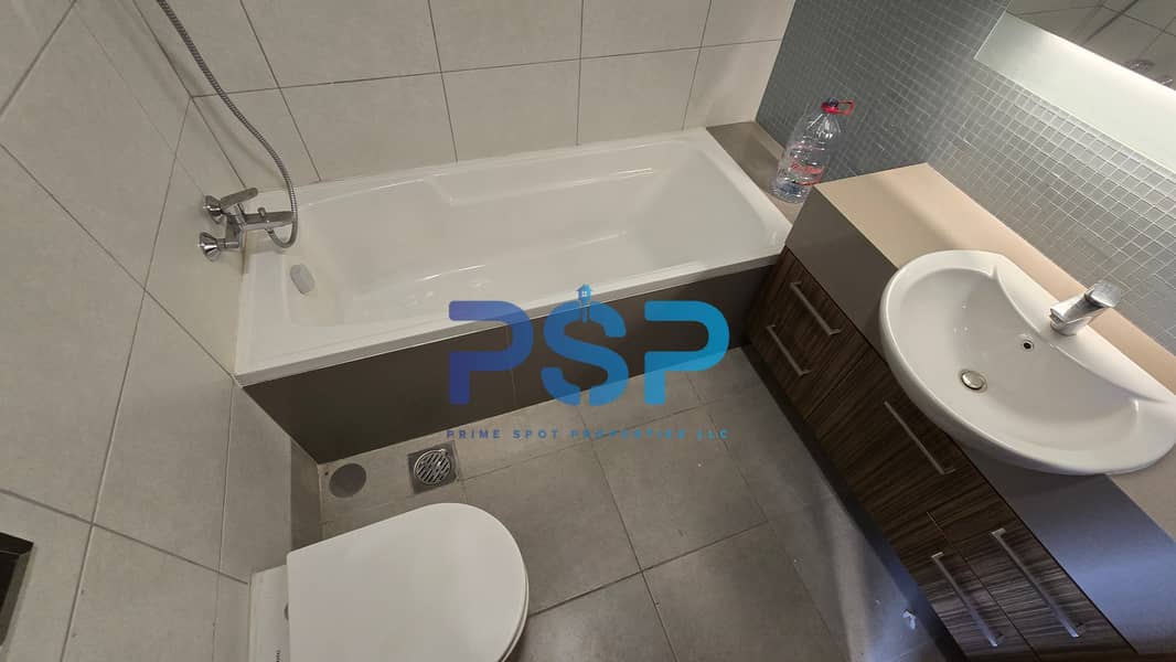 20 Washroom1. jpg