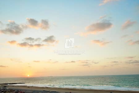 1 Bedroom Apartment for Sale in Jumeirah, Dubai - Full Sea View | Prime Location | Vacant