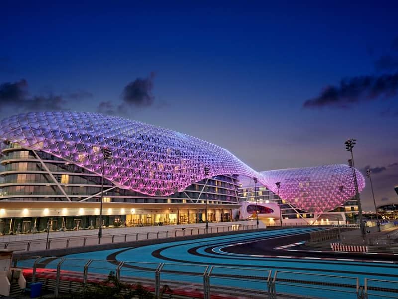 18 abu_dhabi_yas_island_luxury_hotel. png