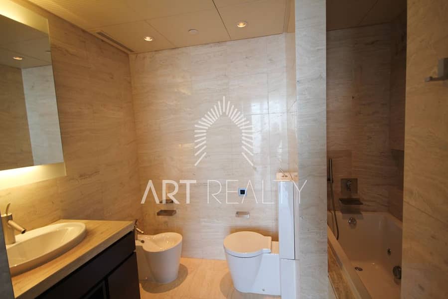 5 Master bathroom_01. jpg