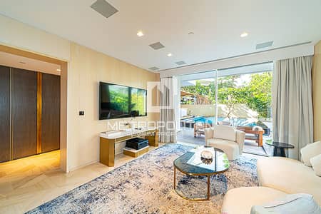 2 Bedroom Flat for Sale in Palm Jumeirah, Dubai - Fully Furnished | Private Pool | Huge Garden
