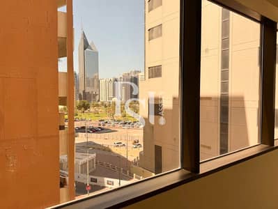 مکتب  للايجار في المركزية، أبوظبي - IMG-20250321-WA0198. jpg