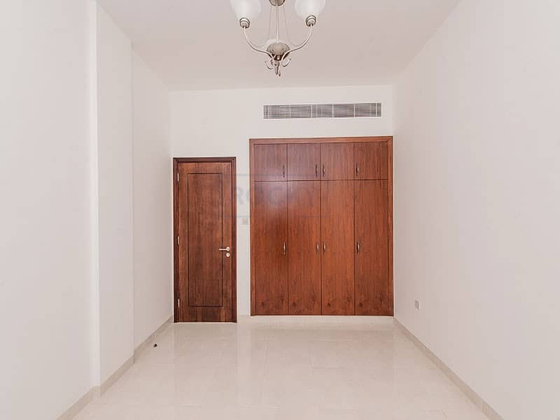 18 3 B/R Villa with Maid's Room | Prime Location | Satwa