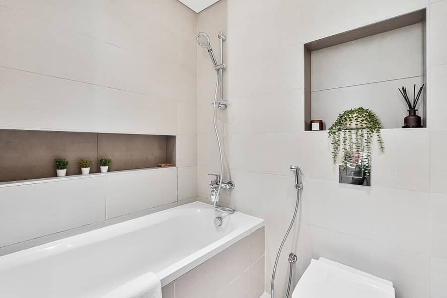12 Full Bathroom (2). jpeg