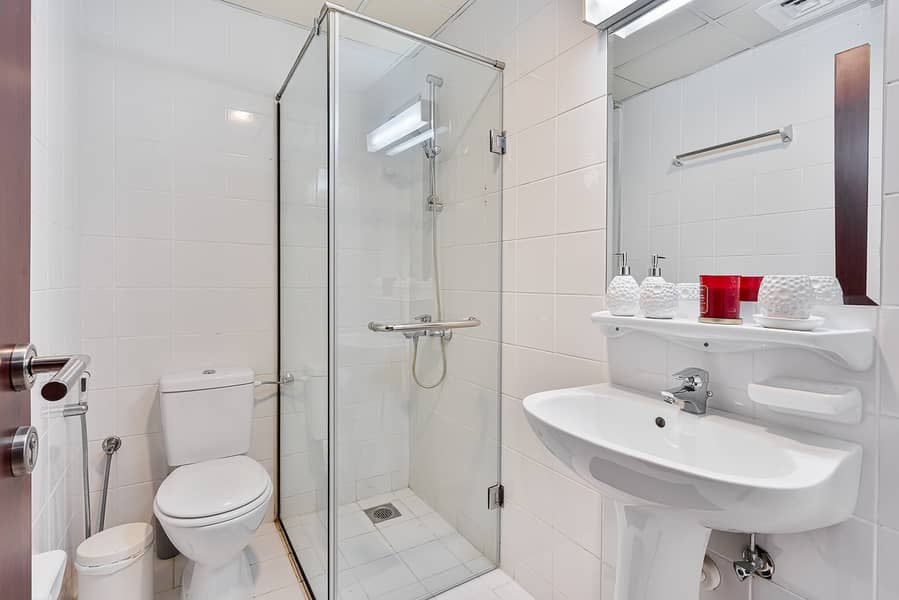 13 Bathroom (2). jpeg