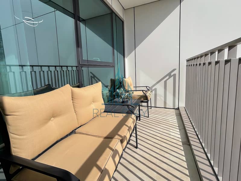 8 PROPERTYANA_DOWNTOWN_BALCONY 1. jpg