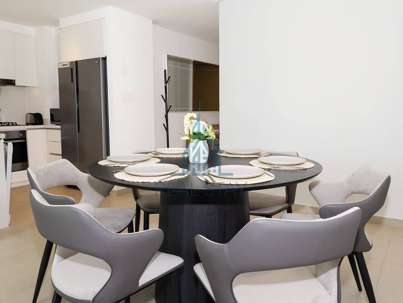 28 PROPERTYANA_DOWNTOWN_DINING 3. jpg
