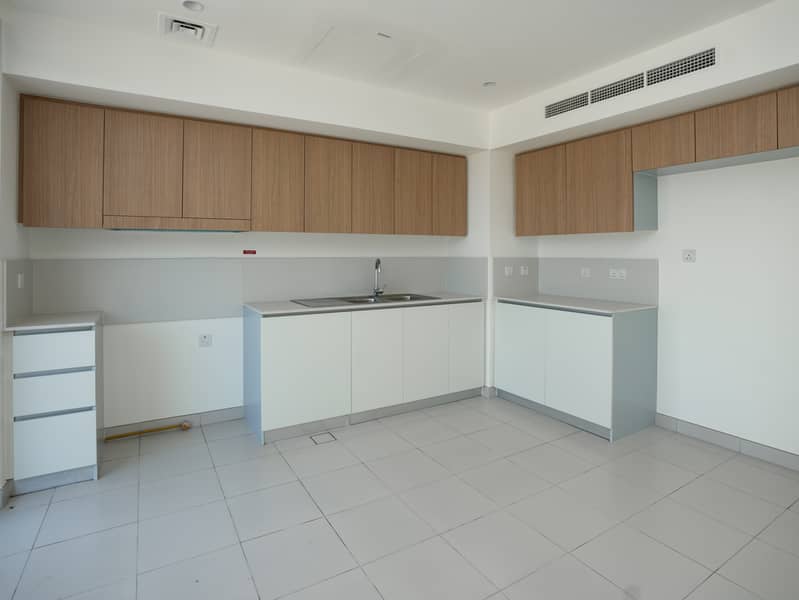 7 Kitchen . jpg