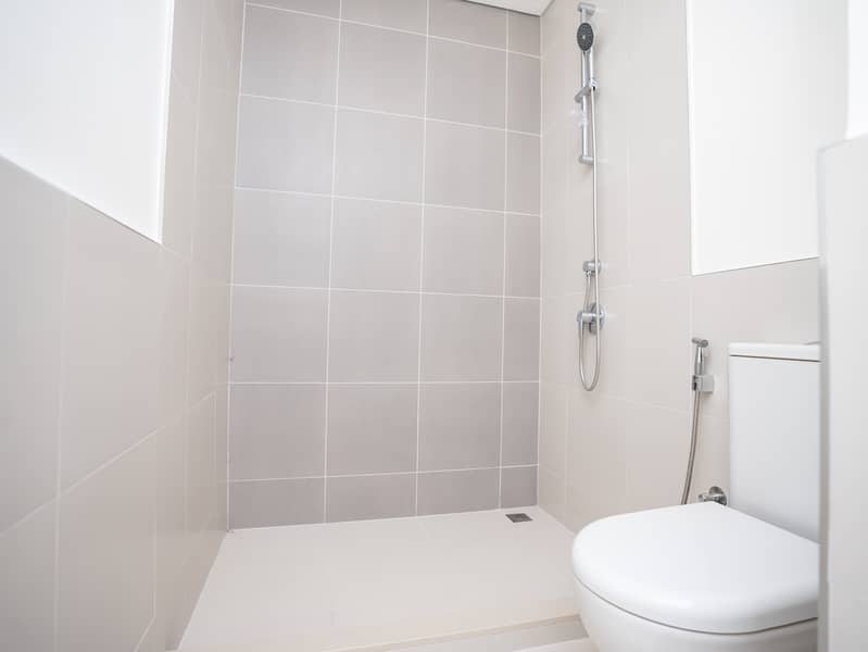 18 Washroom. jpg