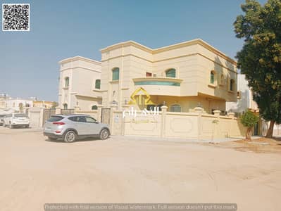 For rent, a 5-bedroom villa, master bedroom, on a neighboring street, at a special price, ready to move in, with water, electricity, and air condition