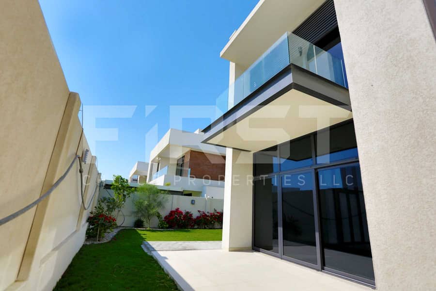 2 External Photo of 4 Bedroom Villa in West Yas Yas Island Abu Dhabi U. A. E (14). jpg
