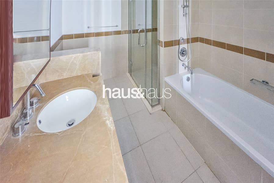 7 Burj and Fountain View|Walk-in Shower|Chiller Free