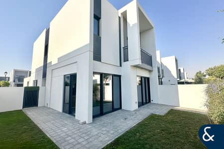 4 Bedroom Villa for Rent in Dubailand, Dubai - 4 Bedrooms + Maid | End Unit | Landscaped 4 Bedroom Villa for Rent in Dubailand, Dubai - 4 Bedrooms + Maid | End Unit | Landscaped