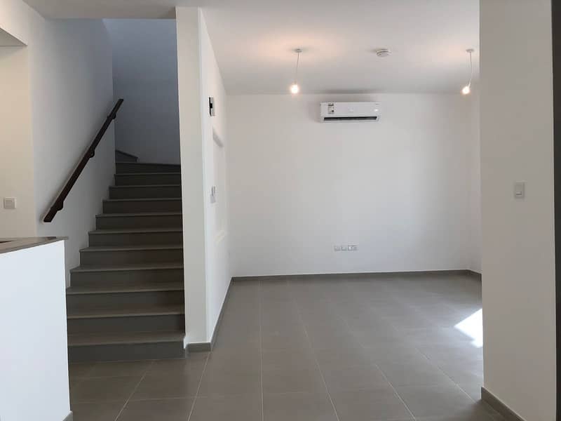 Three Bedroom Townhouse For Sale in Town Square Three Bedroom Townhouse For Sale in Town Square