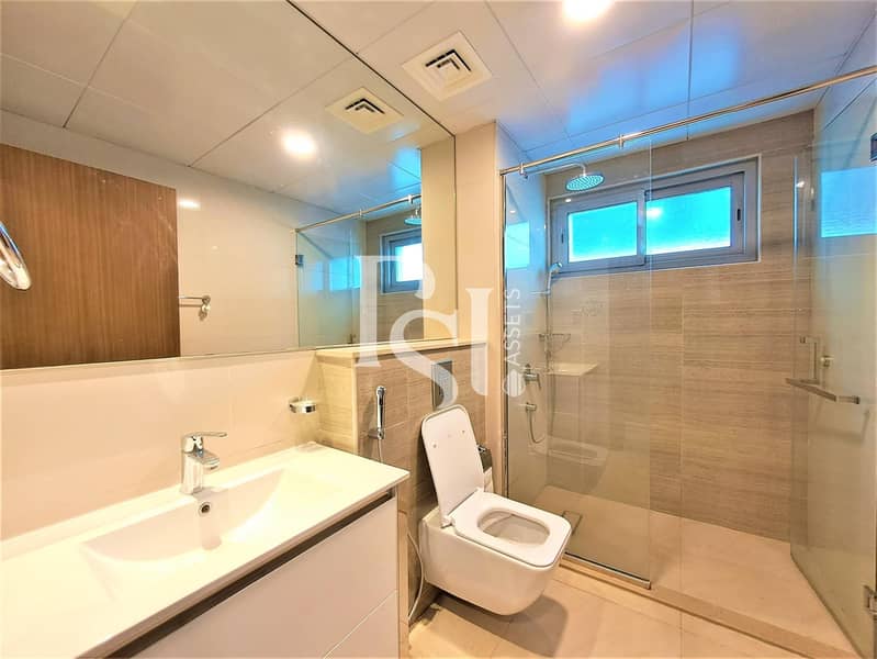 10 BATHROOM-1. jpg