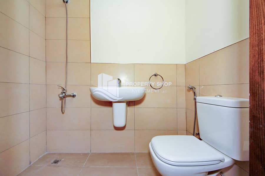 7 2301991-36253-Bathroom. jpg