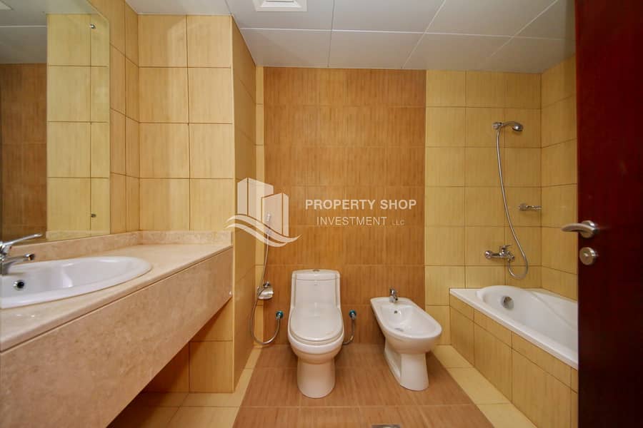 10 2-bedroom-villa-abu-dhabi-hydra-village-master-bathroom. JPG