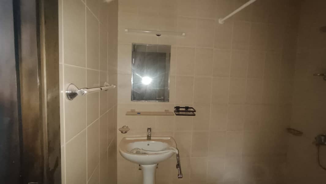 12 feb1db9d-1a1e-40b0-9d96-055166f8b324. jpg
