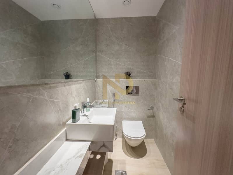 17 bathroom. jpg