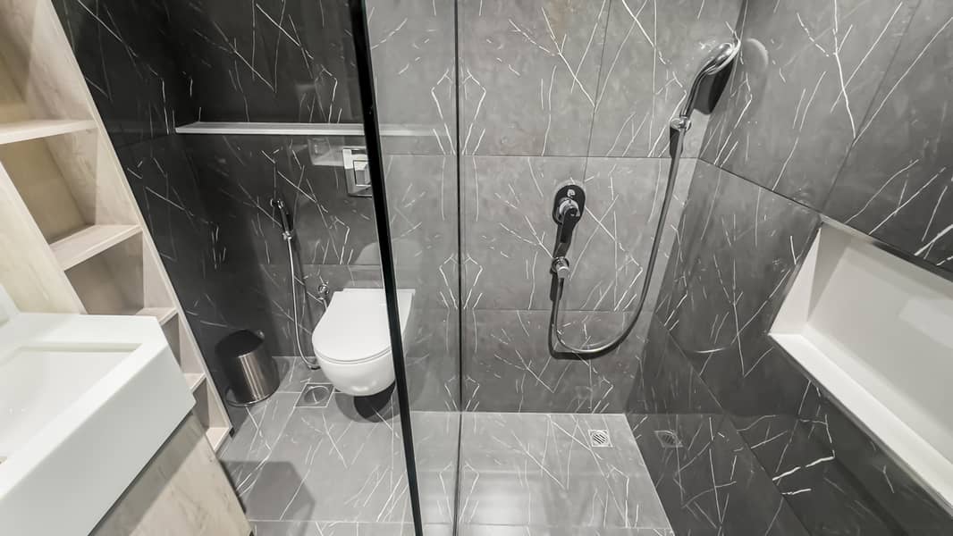 Luxurious with Spacious Layout | Private Pool - Image 12