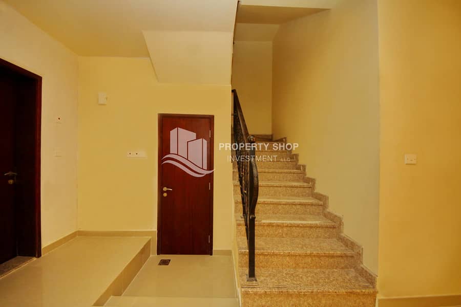 2 3-bedroom-villa-abu-dhabi-hydra-village-stairs. JPG