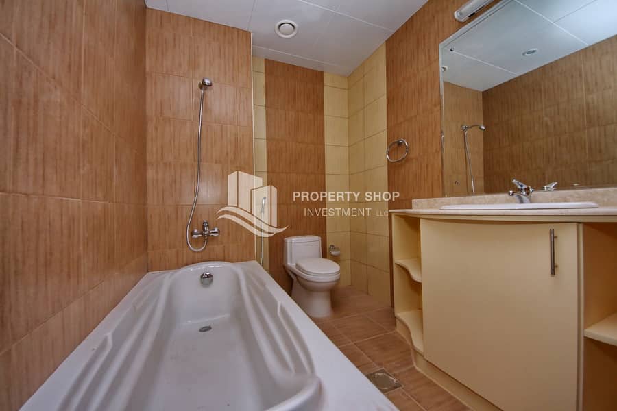 11 3-bedroom-villa-abu-dhabi-hydra-village-bathroom-1. JPG