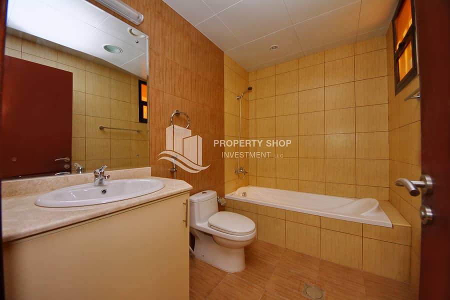 13 3-bedroom-villa-abu-dhabi-hydra-village-master-bathroom. JPG