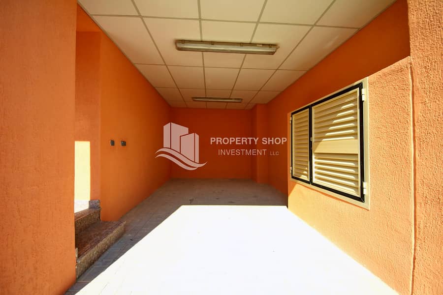 14 3-bedroom-villa-abu-dhabi-hydra-village-parking. JPG