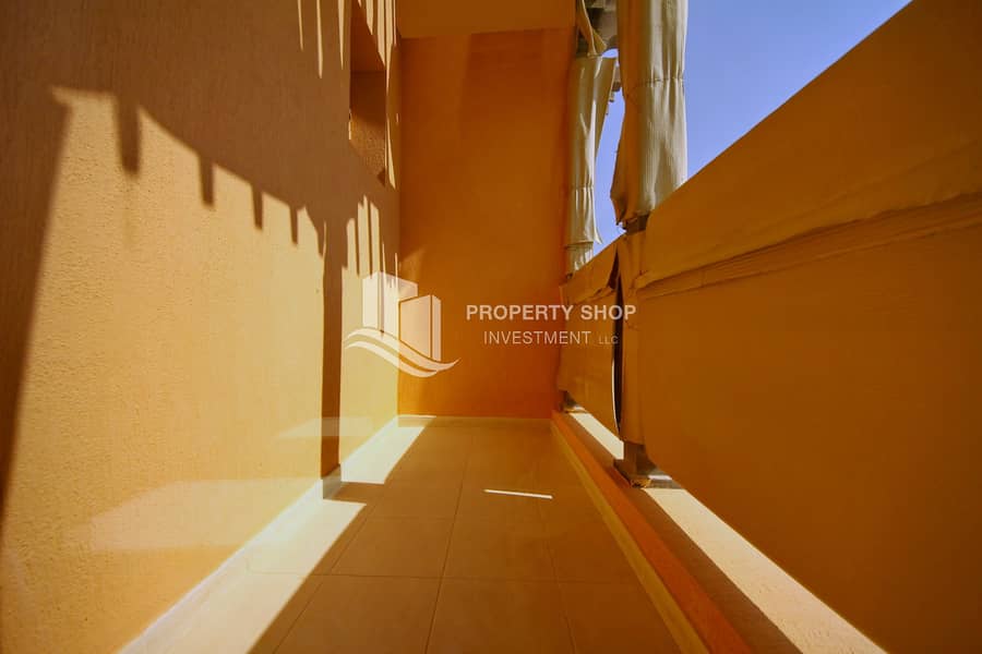 15 3-bedroom-villa-abu-dhabi-hydra-village-balcony. JPG