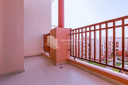 阿尔加迪尔， 阿布扎比 2 卧室单位待售 - 2-bedroom-apartment-abu-dhabi-alghadeer-sabil-balcony. JPG