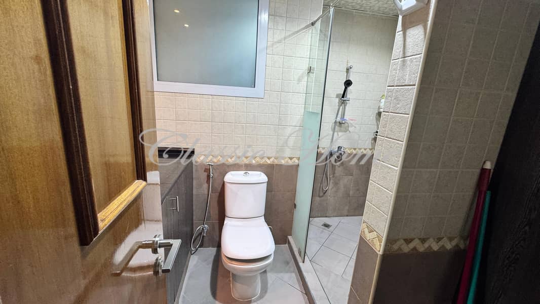 7 Bathroom 3. jpg