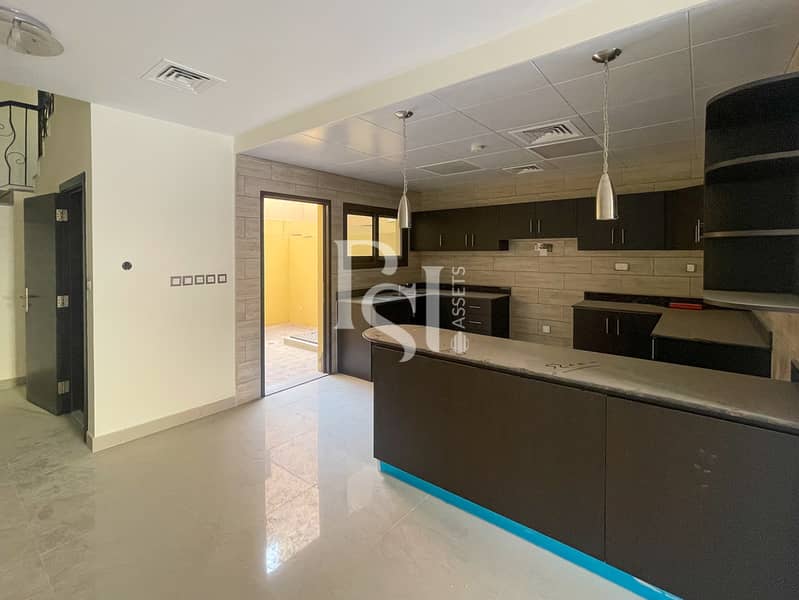 6 hydra-village-villa-hydra-abu-dhabi-kitchen (1). JPG