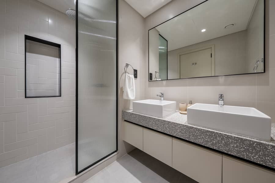 24 7RV07101-HDR. jpg