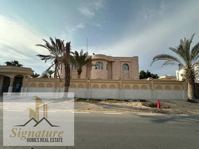 SPECIOUS BEAUTIFUL 8 MASTER BEDROOMS 3 BG LIVING ROOMS VILLA AVAILBLE FOR RENT IN ALRAMTHA SHARJAH