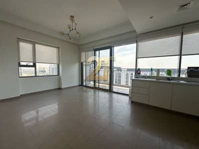 Vacant/ 2 bedrooms/Road View