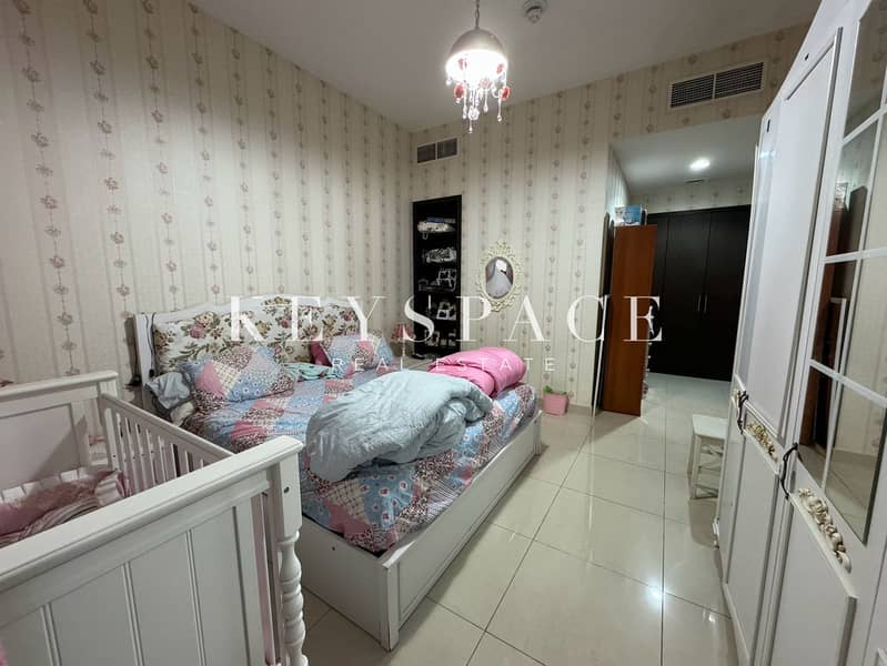 8 Deena - Bedroom. jpeg