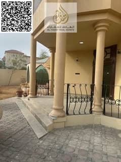 فيلا للإيجار الشارقه الرماقيه  للجميع الجنسيات  مساحه 14 الف قدم  تكييف مركزي  2 مجلس مساحه كبيره  3 صاله مساحه كبيره  4 غرف كبيره جدا  3 استور  2مطبخ