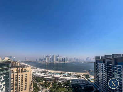 1 Bedroom Apartment for Rent in Palm Jumeirah, Dubai - Modern | Beachfront | Prime Location