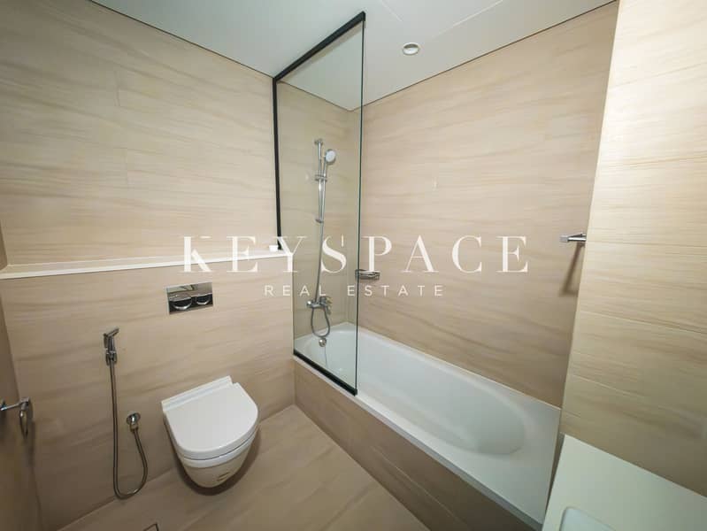 13 Washroom2. jpg