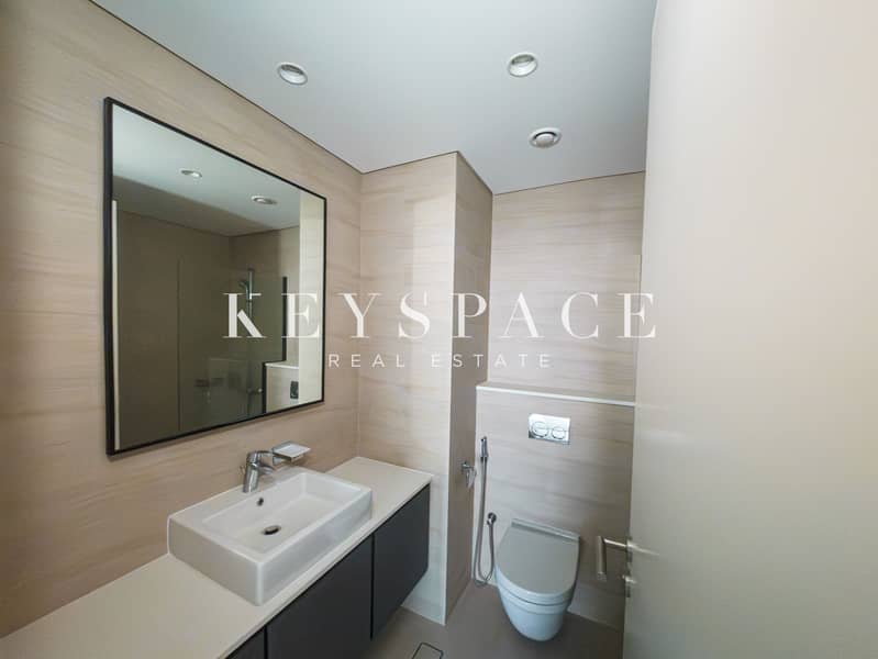 14 Washroom3. jpg