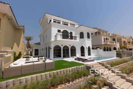 5 Bedroom Villa for Sale in Palm Jumeirah, Dubai - Rare 3 Story | High Number | 5 Bedroom