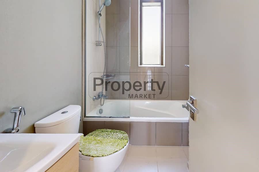 13 Damac-Hills-2-Amazonia-3BRMaids-Bathroom(3). jpg