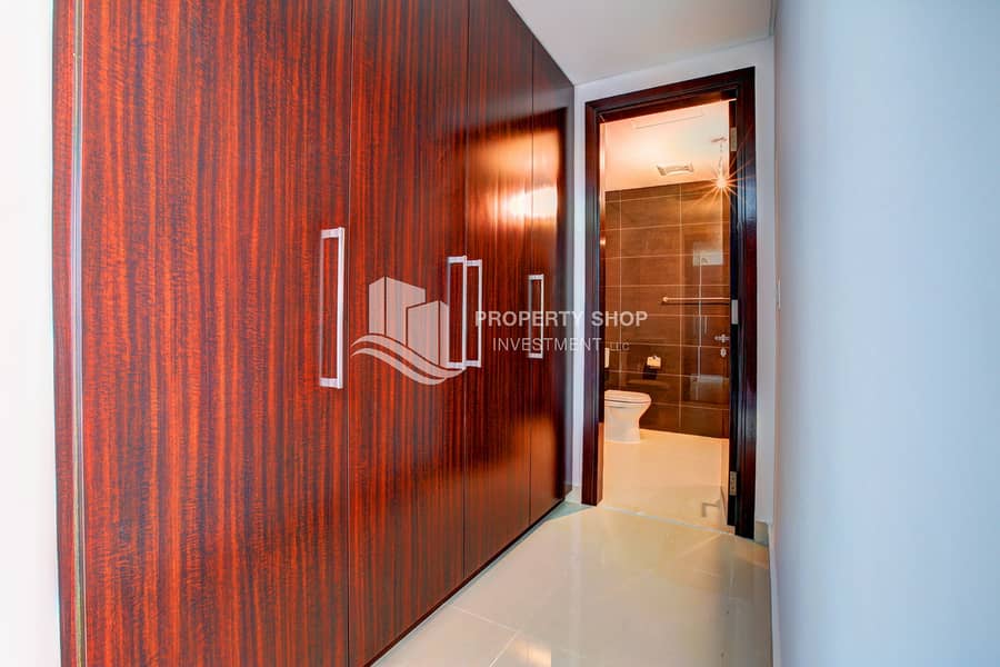 11 3-br-apartment-abu-dhabi-al-reem-island-marina-square-mag-5-residences-cabinet. JPG