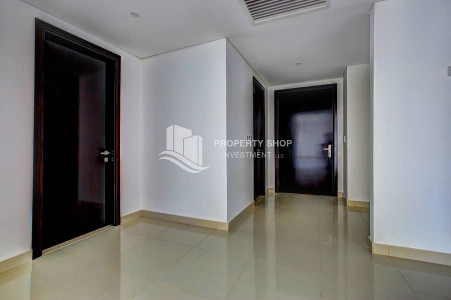 12 3-br-apartment-abu-dhabi-al-reem-island-marina-square-mag-5-residences-foyer. JPG