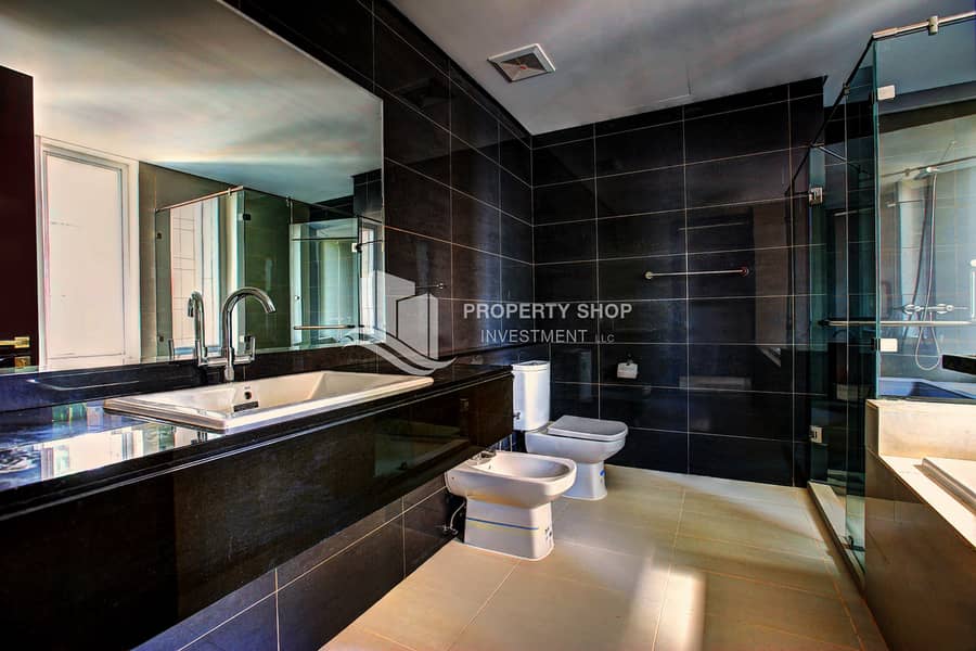 14 3-br-apartment-abu-dhabi-al-reem-island-marina-square-mag-5-residences-master-bathroom. JPG