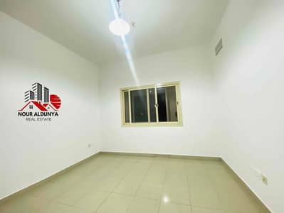 MONTHLY CHEQUE. OPEN KITCHEN. 1BHK. FREE PARKING. FAMILY ONLY