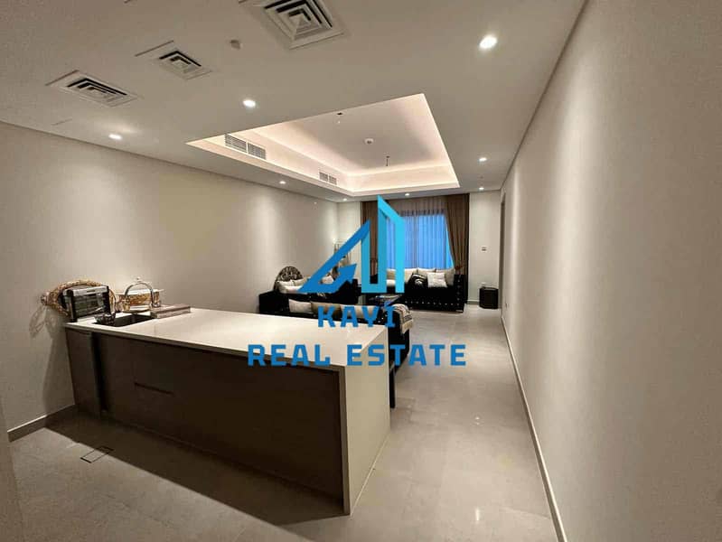 11 e71dd190-acbe-4d7d-bc8a-a30f60aa901f. jpg