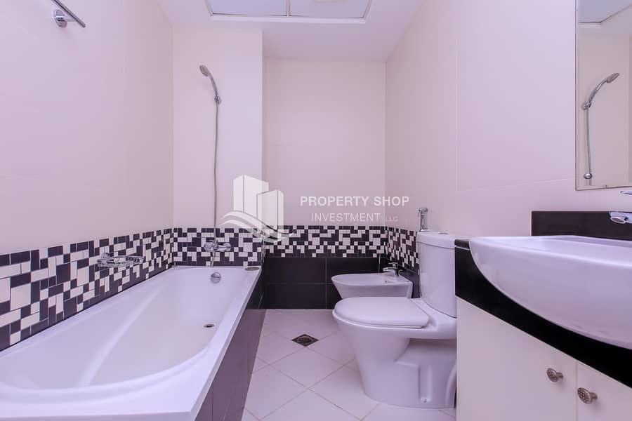 11 1-bedroom-apartment-al-reem-island-sham-abu-dhabi-ocean-scape-bathroom. JPG