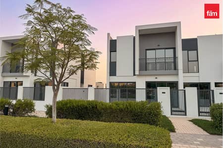 4 Bedroom Villa for Sale in Dubailand, Dubai - Open View | Single Row | VASTU | Lots of Parking